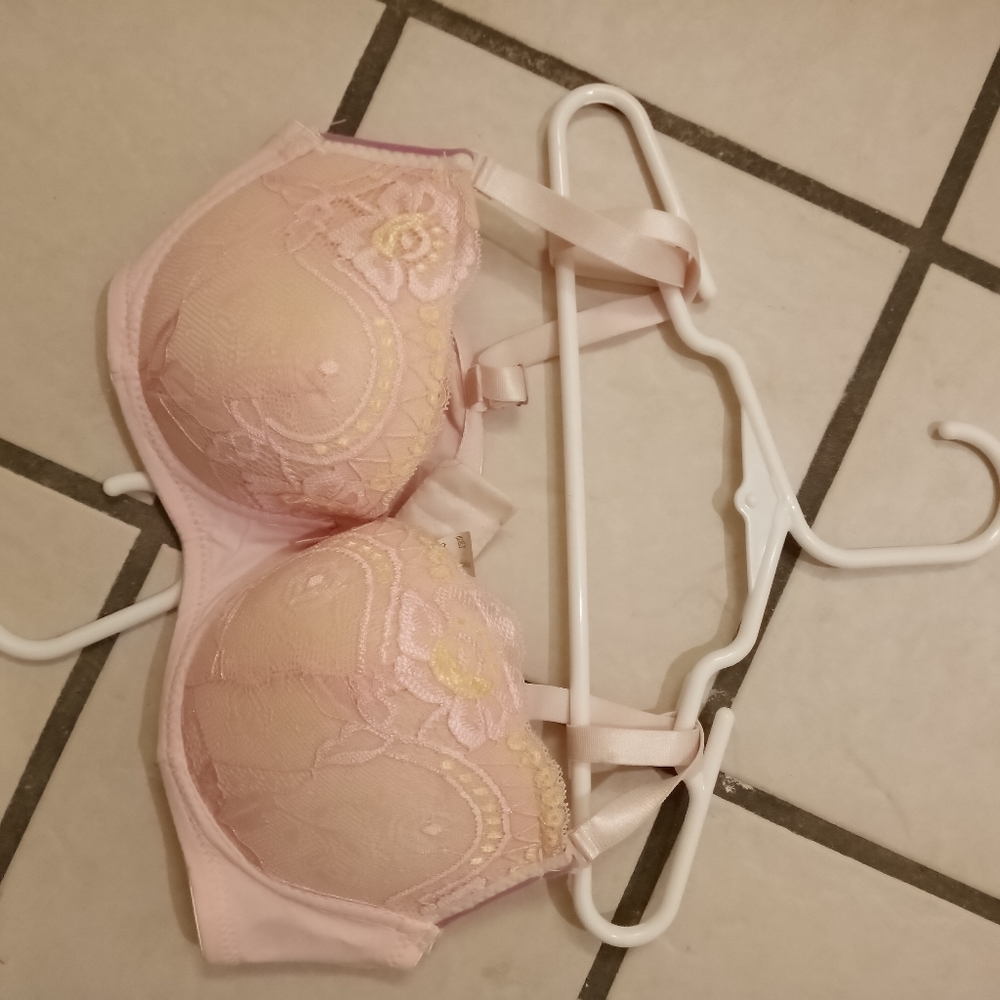 Bras - Picture 7 of 7